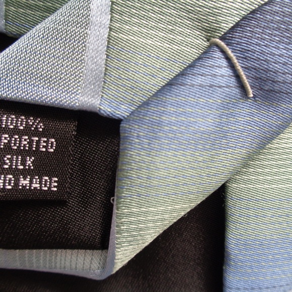 Kenneth Cole Reaction Blue Green Gray Silk Tie - Picture 3 of 3